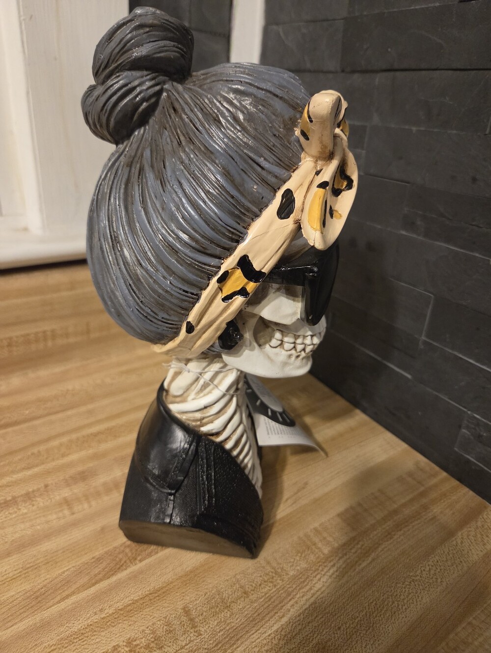 Messy Bun & Leopard  Skeleton Decor NWT (Lights Up) - Picture 5 of 6